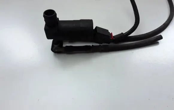 Ford Mondeo MK IV Windscreen/windshield washer pump 1S7117K624FE