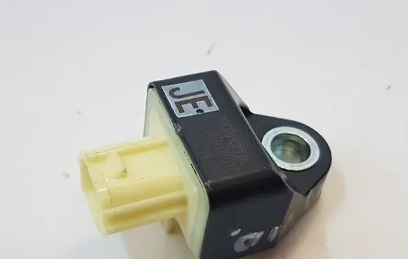 Toyota Hilux (AN120, AN130) Airbag deployment crash/impact sensor 898370K010