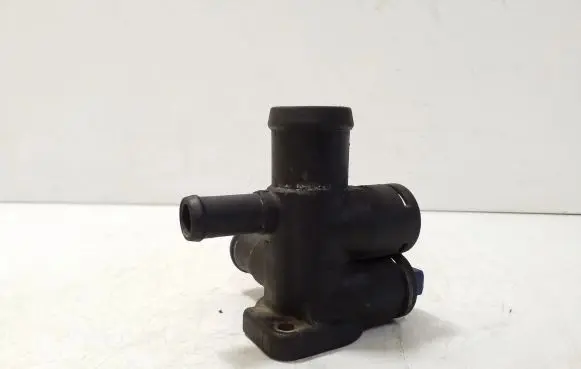 Volkswagen Golf III Engine coolant pipe/hose 037121133C