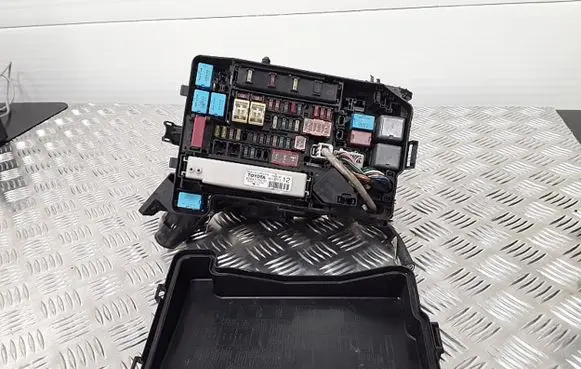 Toyota Prius (XW30) Fuse module 8266247150