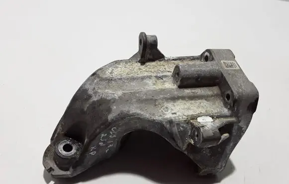 Mercedes-Benz CLS C218 X218 Engine mounting bracket A6512230004