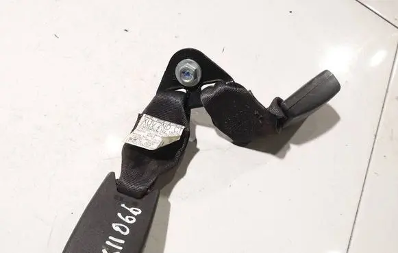 Subaru B9 Tribeca Middle seatbelt buckle (rear)