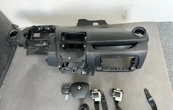 Renault Clio IV Dashboard 68200511RR 1302631X 985101389R