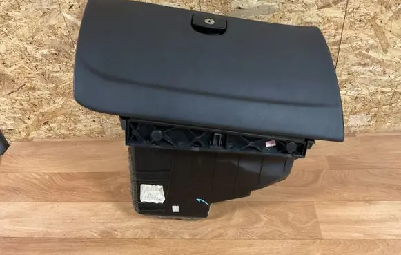 Peugeot 407 Glove box 