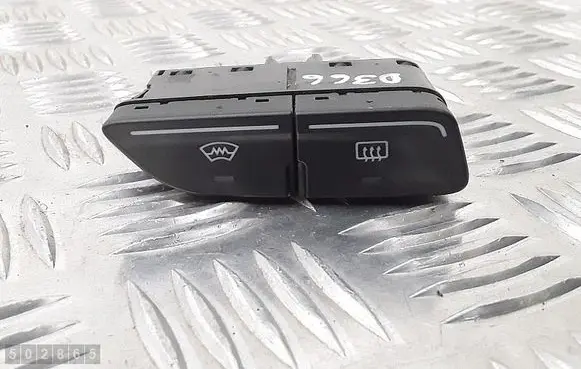Ford Focus Windscreen/window heater switch AM5T18K574AB