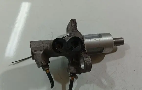 Skoda Superb B5 (3U) Master brake cylinder 