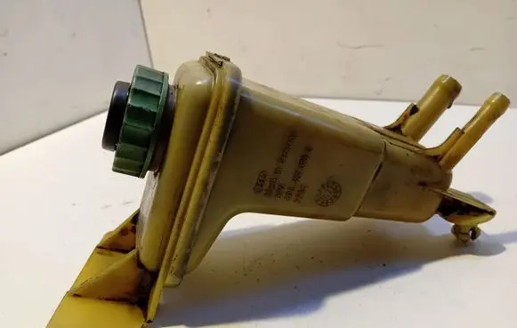 Audi A4 S4 B5 8D Power steering fluid tank/reservoir 8D0422373