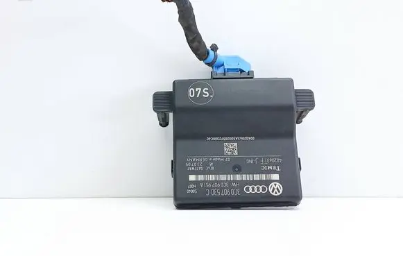 Volkswagen PASSAT B6 Gateway control module 3C0907530C 3C0907951A 402063T