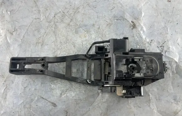 Rear door exterior handle/bracket