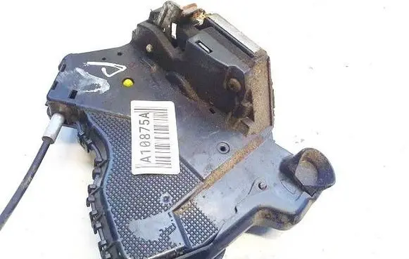 Toyota Auris 150 Front door lock a046693