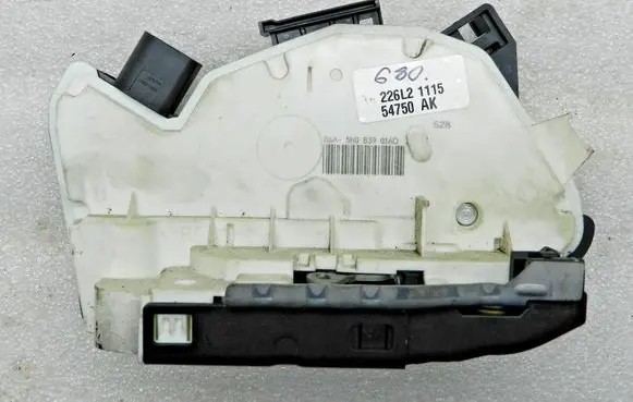 Volkswagen Tiguan Rear door lock 5N0839016D 5N0839016