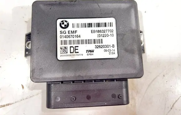 BMW 5 F10 F11 Hand brake control module 686327702