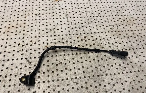 Volkswagen Caddy Camshaft position sensor 9805940