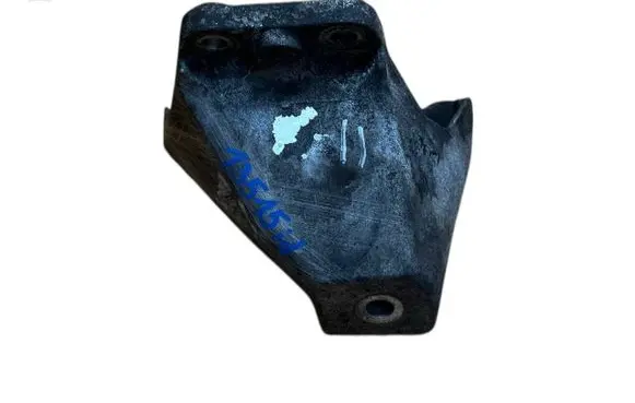 Engine mounting bracket