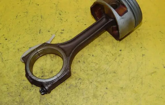 Audi A8 S8 D2 4D Piston with connecting rod
