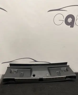 Trunk/boot lower side trim panel
