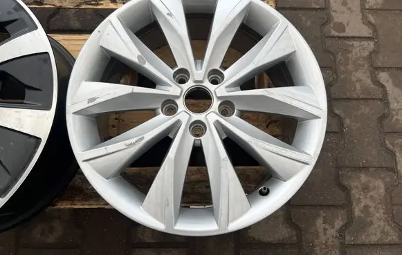 Seat Ateca R17 alloy rim 575601025B