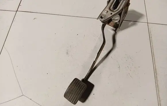 Mitsubishi Space Star Brake pedal 