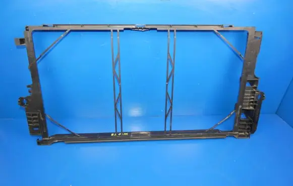 Volvo XC90 Radiator mount bracket 313387421