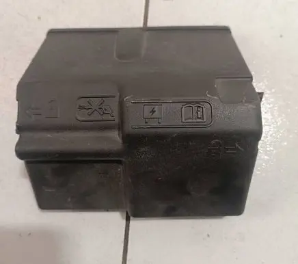 Opel Insignia B Fuse box cover 84068679 812461952 33277815
