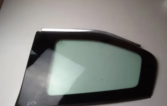 Peugeot 5008 Rear side window 9684810580