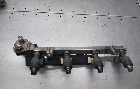 Opel Astra G Fuel injector supply line/pipe 