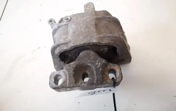 Volkswagen Jetta V Engine mount bracket 1k0199262