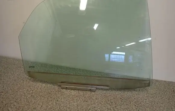 Suzuki SX4 Sliding door window/glass
