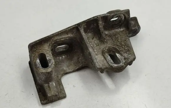 Seat Alhambra (Mk1) Engine mounting bracket 7M3199600A