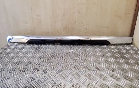 Trunk door license plate light bar