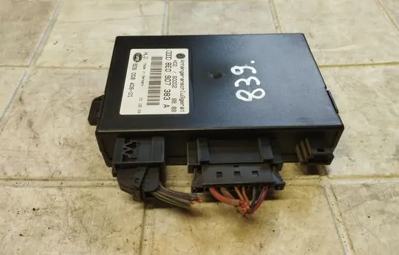 Audi A4 S4 B6 8E 8H Tow bar trailer control unit/module 8E0907383A