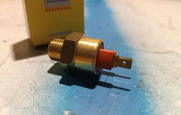 BMW 5 E34 Coolant temperature sensor 75063