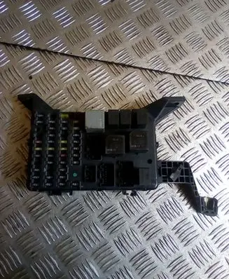 Ford Mondeo Mk III Fuse module 1S7T14A073AE