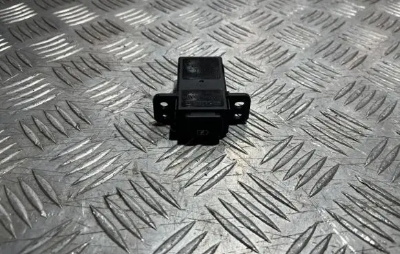 Nissan Juke II F16 USB socket connector CBC0033-020010