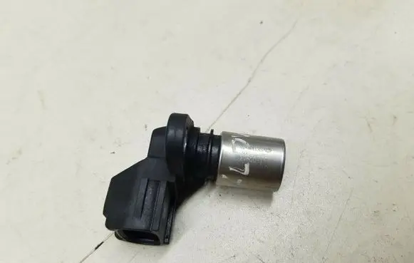 Volvo V70 Camshaft position sensor 30713485