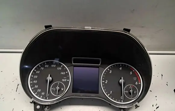 Mercedes-Benz A W176 Speedometer (instrument cluster) A1769008601