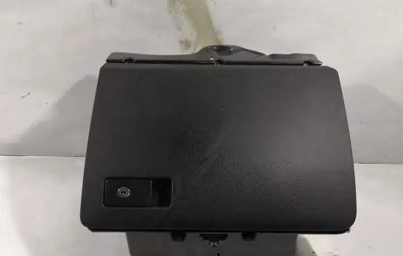 Volkswagen PASSAT B7 Glove box 3C2857101R