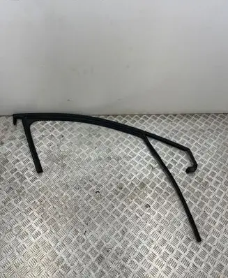 Renault Captur II Rubber seal front door window/glass 