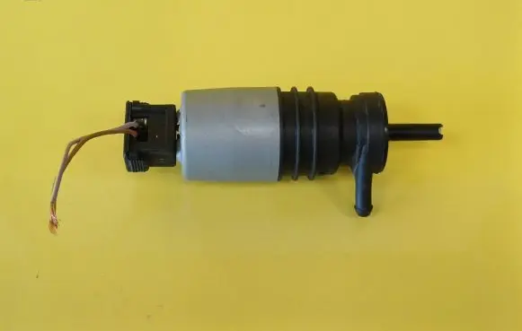 Mercedes-Benz E W210 Windscreen/windshield washer pump