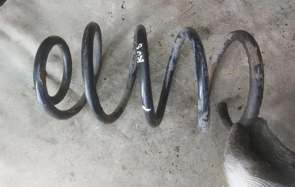 Ford Kuga I Front coil spring T592434