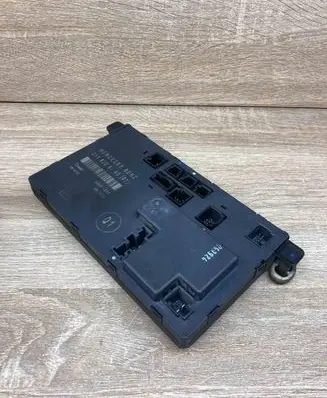 Mercedes-Benz E W211 Door control unit/module 2118208185