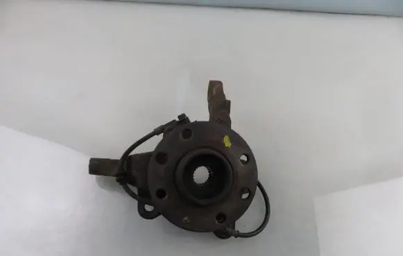 Opel Corsa C Front wheel hub spindle knuckle 13154317