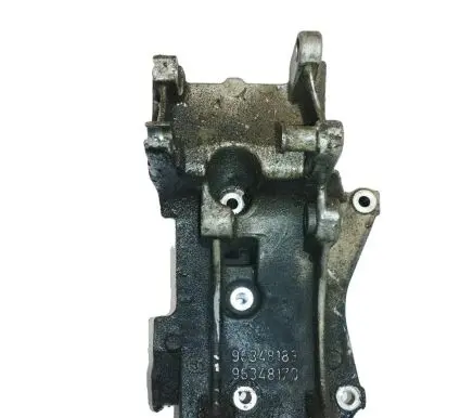Peugeot 607 Engine mounting bracket 96348183 963348179