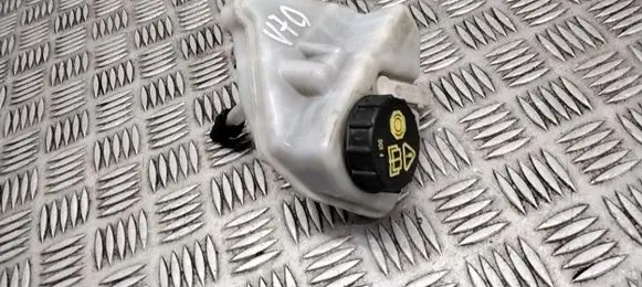 Brake fluid reservoir