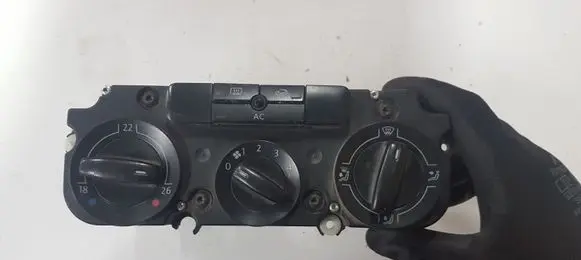 Volkswagen Touran I Climate control unit 74730960 537011CF