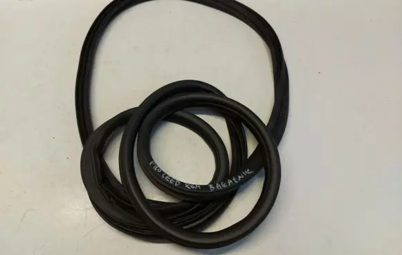 KIA Pro Cee'd III Trunk rubber seal (body) 