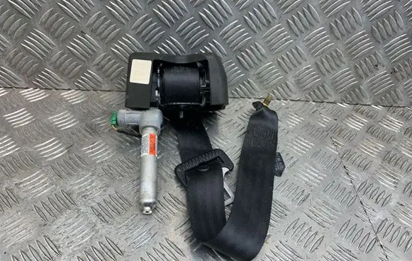Volvo V50 Rear seatbelt 8639553