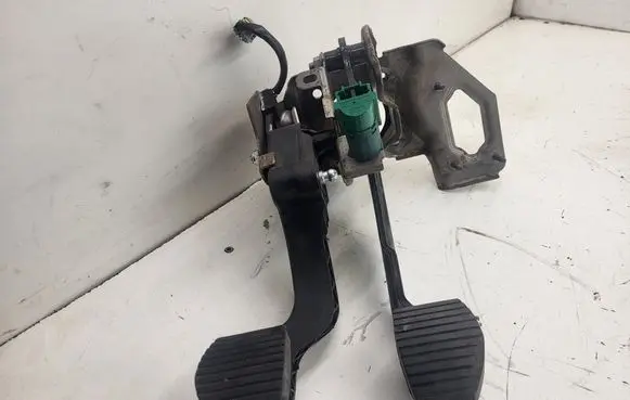 Peugeot 2008 I Pedal assembly 95835T02