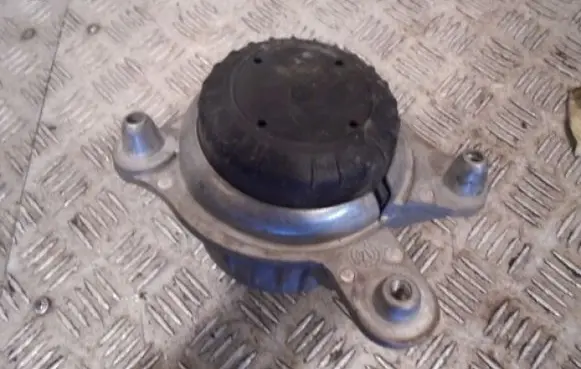 Mercedes-Benz C W205 Engine mount vacuum valve A2052406617
