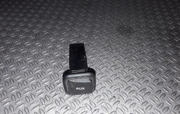 Mercedes-Benz C W203 AUX in-socket connector 